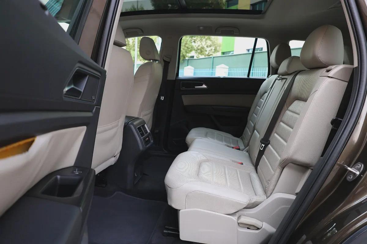 VOLKSWAGEN TERAMONT SEL V6 4MOTION - GCC SPECS - FULL SERVICE HISTORY FROM AGENCY - ACCIDENT FREE --17-17
