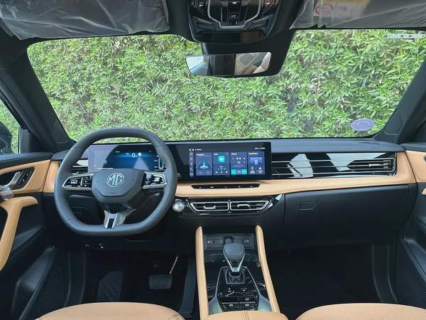 MG l HS LUXURY 2025 I GCC I FULL OPTION