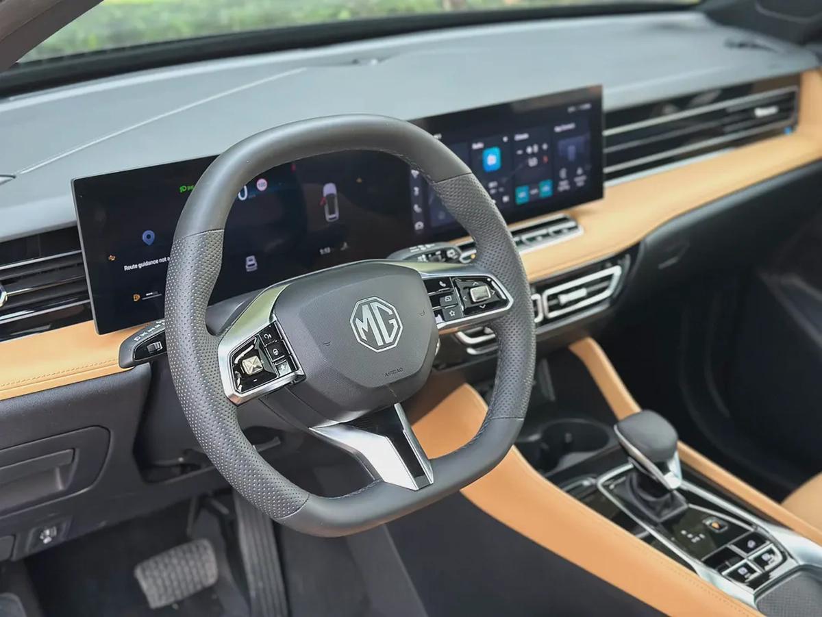 MG l HS LUXURY 2025 I GCC I FULL OPTION-8-8