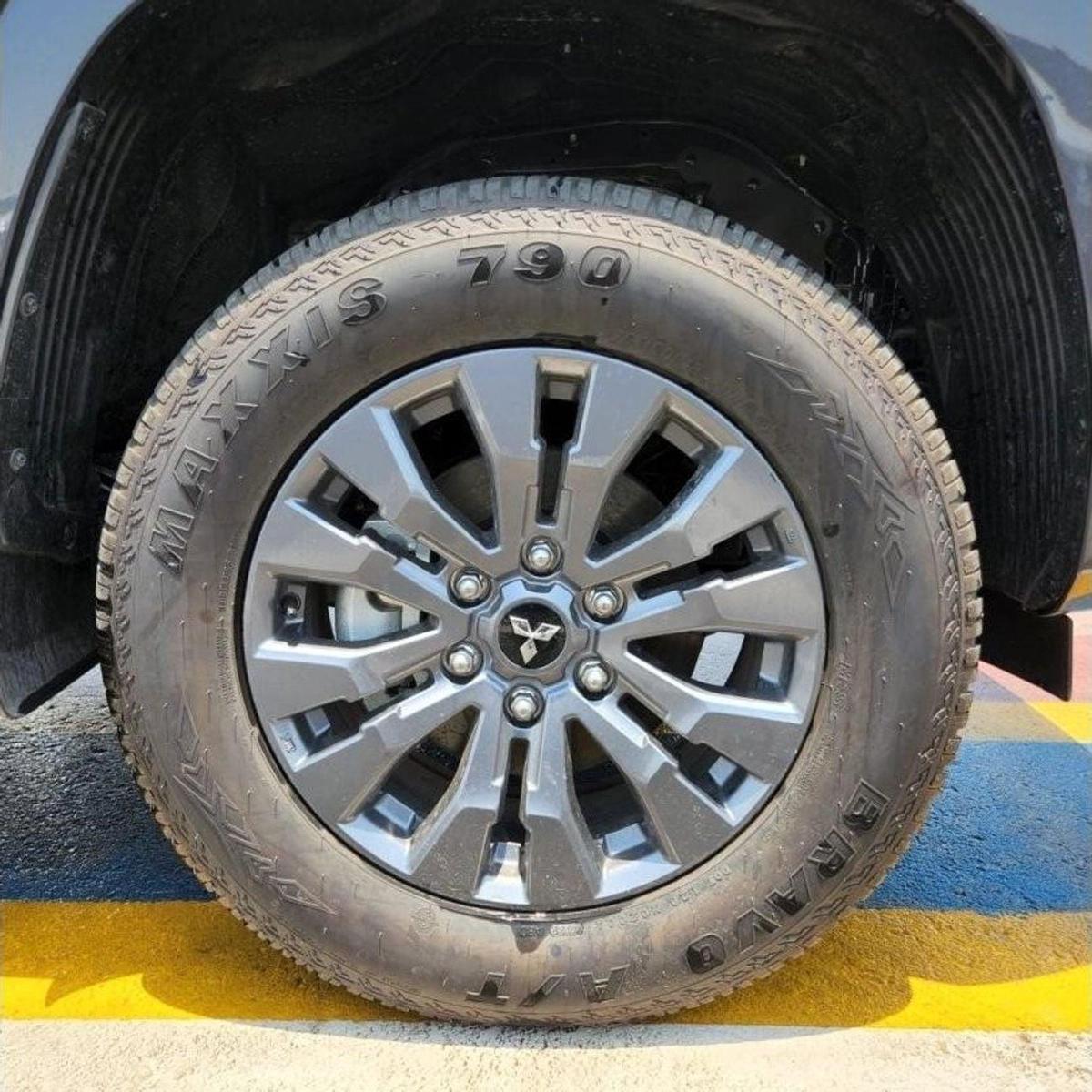 Mitsubishi L200-4-4