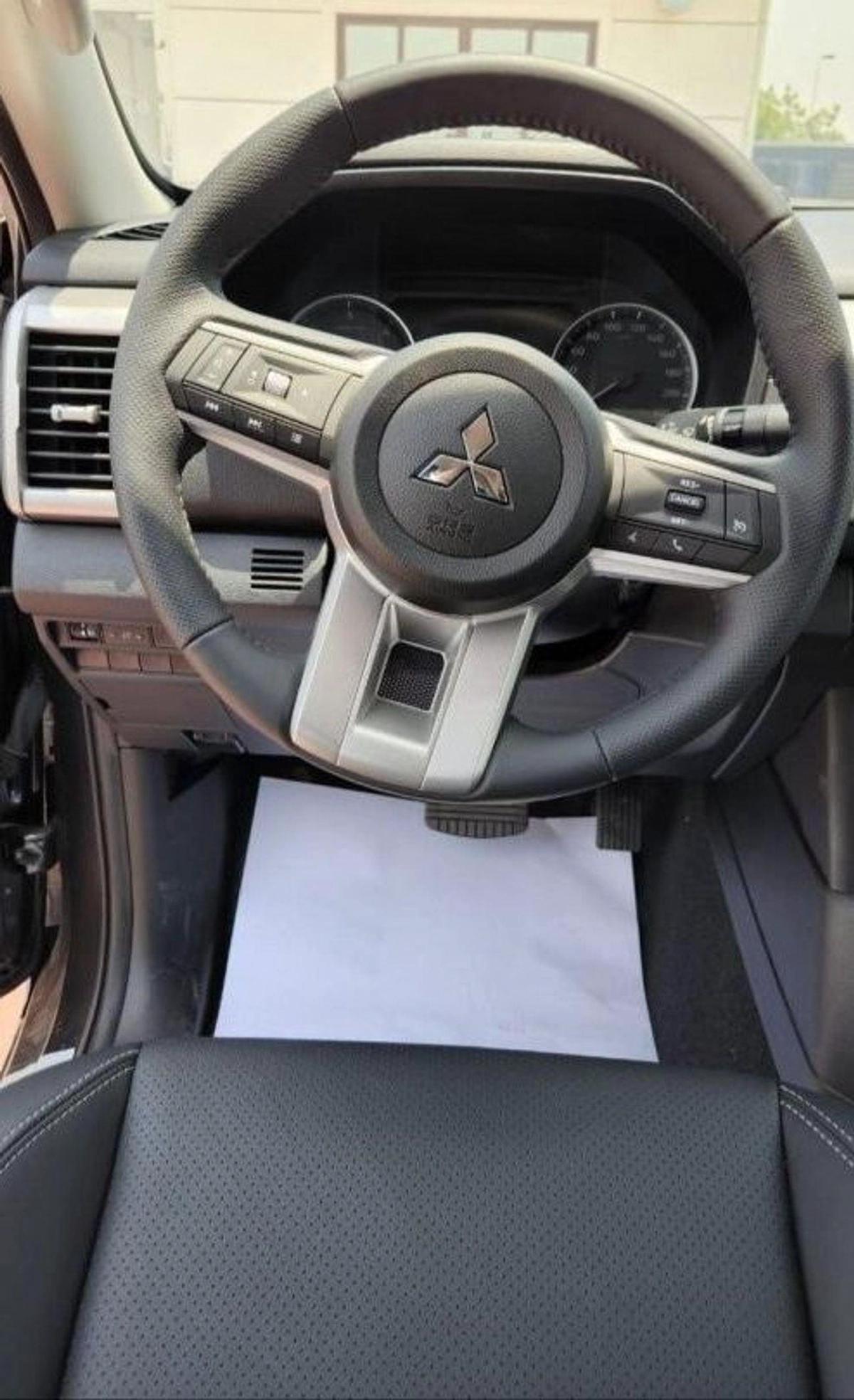 Mitsubishi L200-7-7
