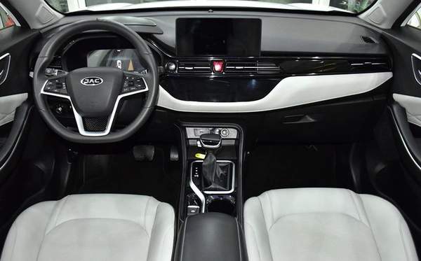 JAC JS4 1.5T ( 2023 Model ) in White Color GCC Specs