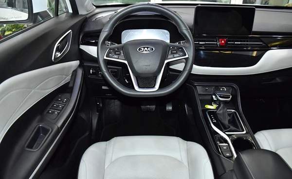 JAC JS4 1.5T ( 2023 Model ) in White Color GCC Specs
