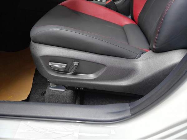 Toyota Frontlander LEADING VERSION / 2.0L V4 / RADAR / DVD / SUNROOF / LEATHER WITH POWER SEATS