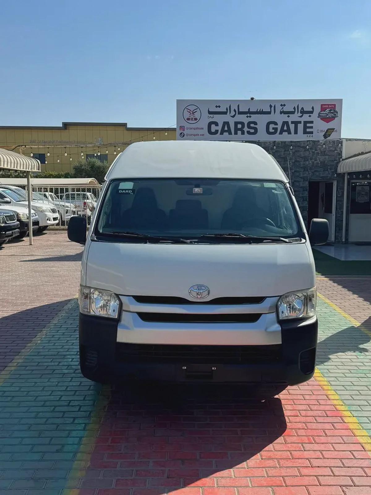Toyota Hiace Standard 2015 - GCC Specs - Reliable and Spacious-0-0