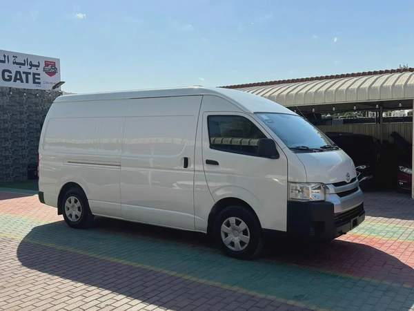 Toyota Hiace Standard 2015 - GCC Specs - Reliable and Spacious