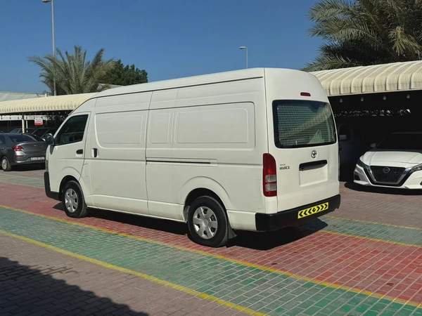Toyota Hiace Standard 2015 - GCC Specs - Reliable and Spacious