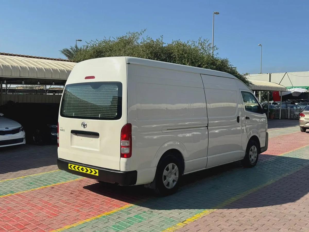 Toyota Hiace Standard 2015 - GCC Specs - Reliable and Spacious-4-4