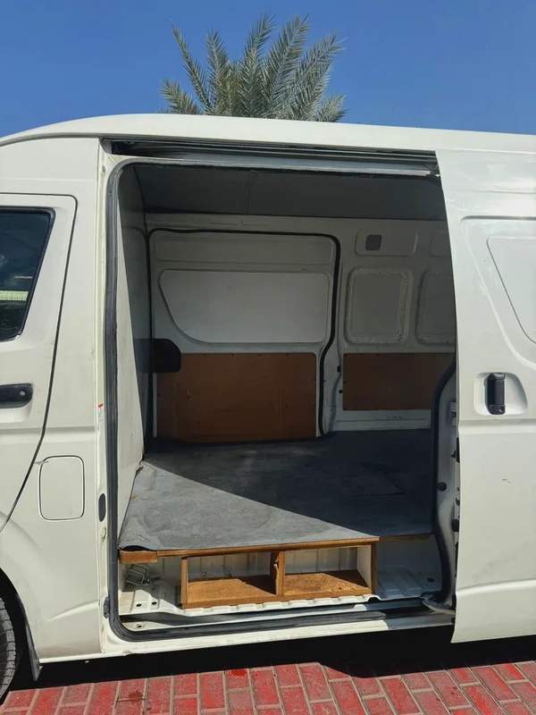 Toyota Hiace Standard 2015 - GCC Specs - Reliable and Spacious