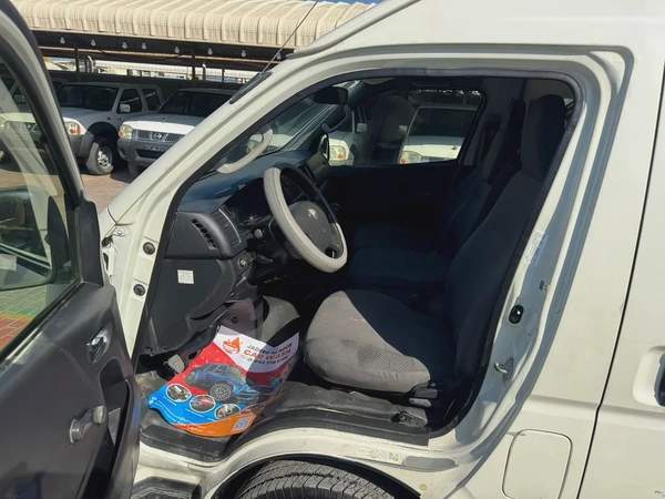 Toyota Hiace Standard 2015 - GCC Specs - Reliable and Spacious