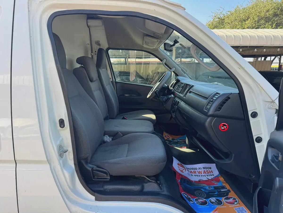 Toyota Hiace Standard 2015 - GCC Specs - Reliable and Spacious-7-7