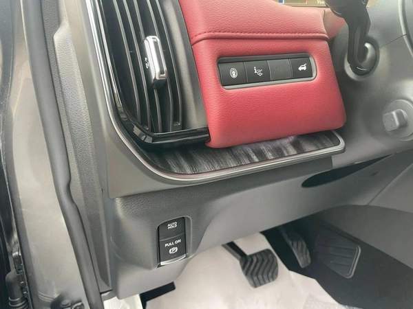 Nissan Patrol PLATINIUM WITH BLACK ROOF 2026
