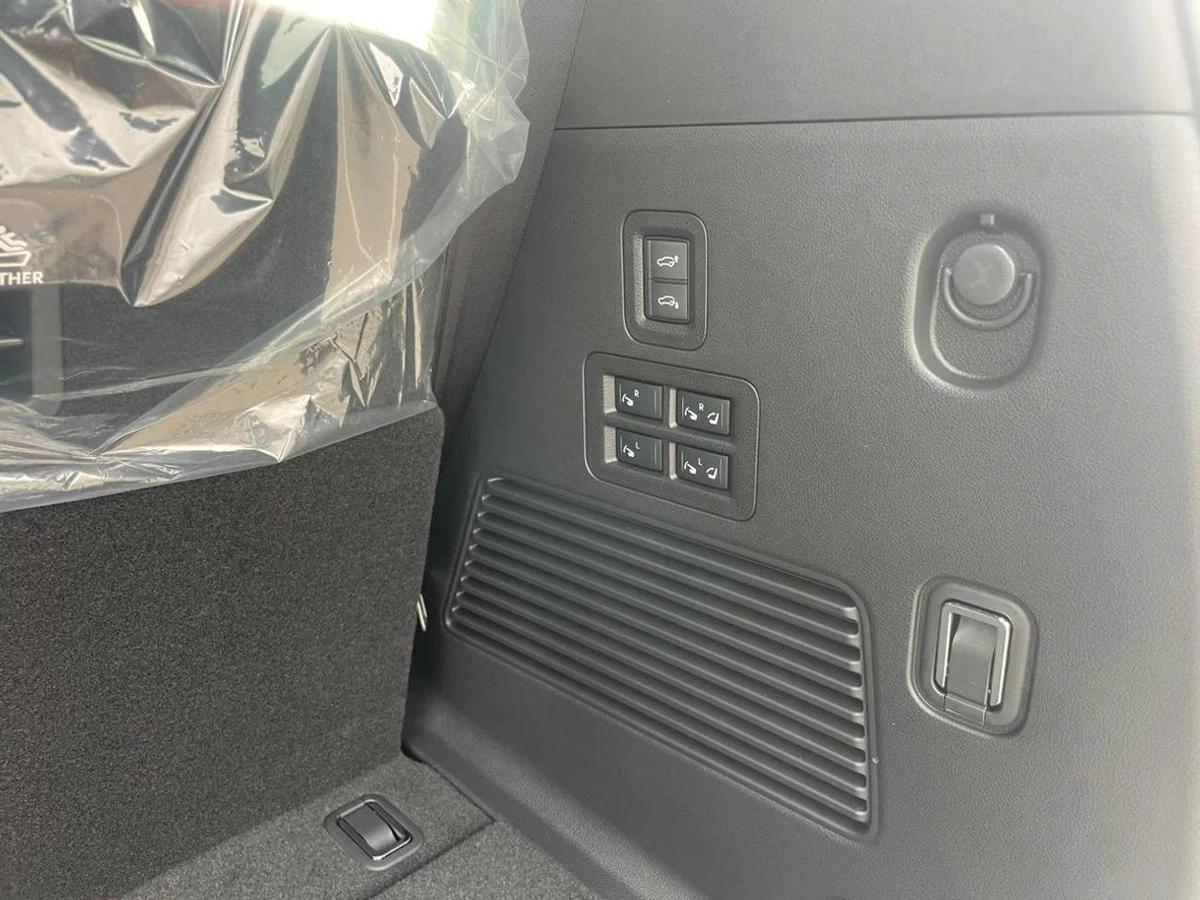 Nissan Patrol PLATINIUM WITH BLACK ROOF 2026-17-17