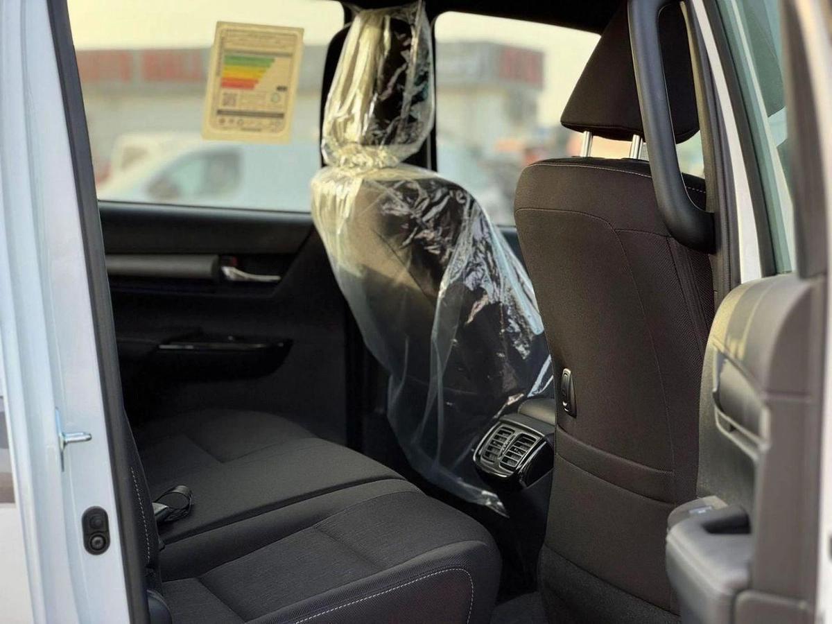 Toyota Hilux GLX 2.7L Double Cab Utility RWD A/T-8-8
