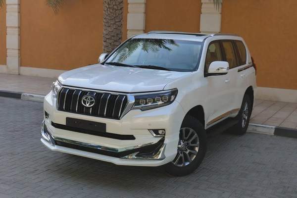 TOYOTA PRADO GXR V6 4.0L - GCC SPECS - UNDER WARRANTY - FULL SERVICE HISTORY - ACCIDENT FREE -