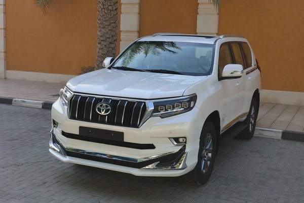 TOYOTA PRADO GXR V6 4.0L - GCC SPECS - UNDER WARRANTY - FULL SERVICE HISTORY - ACCIDENT FREE -