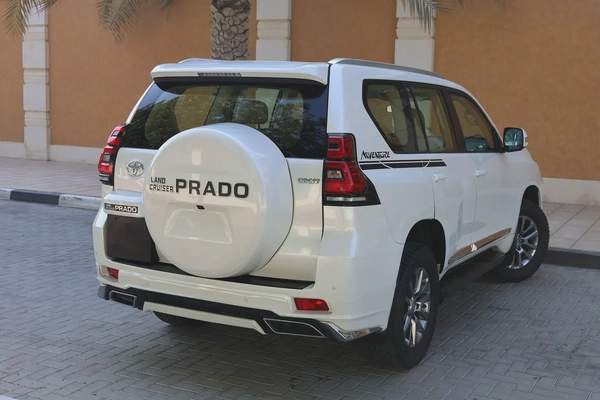 TOYOTA PRADO GXR V6 4.0L - GCC SPECS - UNDER WARRANTY - FULL SERVICE HISTORY - ACCIDENT FREE -