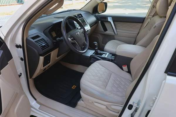 TOYOTA PRADO GXR V6 4.0L - GCC SPECS - UNDER WARRANTY - FULL SERVICE HISTORY - ACCIDENT FREE -