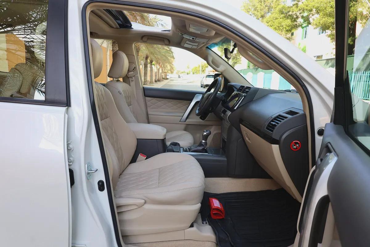 TOYOTA PRADO GXR V6 4.0L - GCC SPECS - UNDER WARRANTY - FULL SERVICE HISTORY - ACCIDENT FREE --16-16