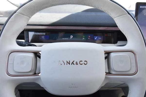 LYNK & CO 900 EMP 2025 | BLACK