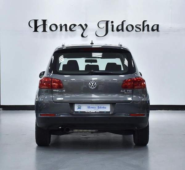 FULL AGENCY SERVICE HISTORY! Volkswagen Tiguan ( 2016 Model ) in Grey Color GCC Specs