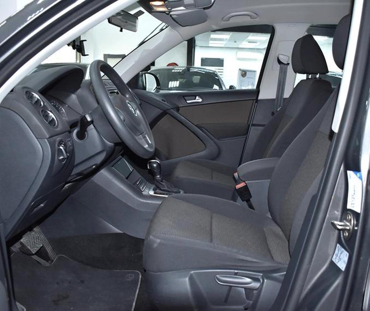 FULL AGENCY SERVICE HISTORY! Volkswagen Tiguan ( 2016 Model ) in Grey Color GCC Specs-1-1