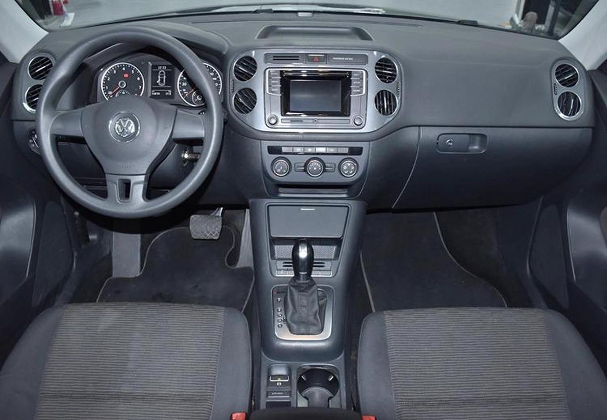 FULL AGENCY SERVICE HISTORY! Volkswagen Tiguan ( 2016 Model ) in Grey Color GCC Specs-2-2