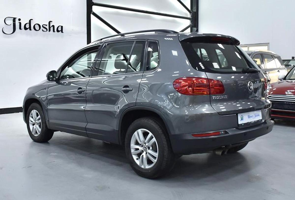 FULL AGENCY SERVICE HISTORY! Volkswagen Tiguan ( 2016 Model ) in Grey Color GCC Specs-12-12