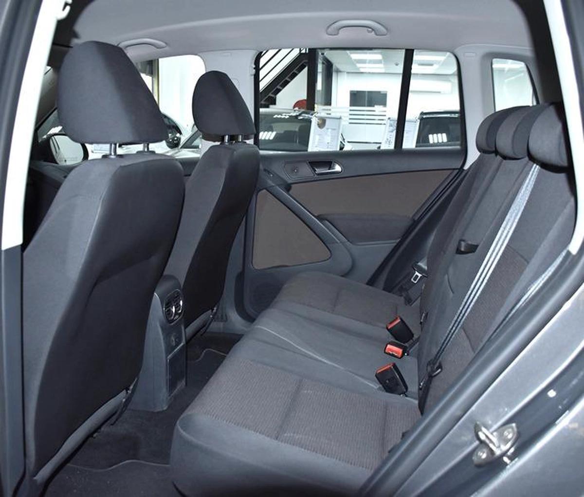 FULL AGENCY SERVICE HISTORY! Volkswagen Tiguan ( 2016 Model ) in Grey Color GCC Specs-5-5