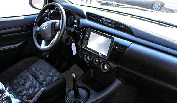 Toyota Hilux HILUX 2.4L MT