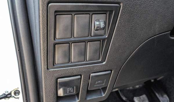 Toyota Hilux HILUX 2.4L MT