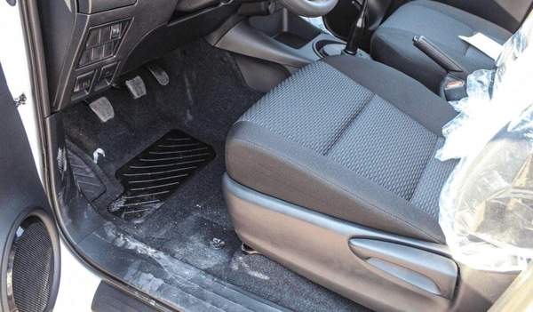 Toyota Hilux HILUX 2.4L MT