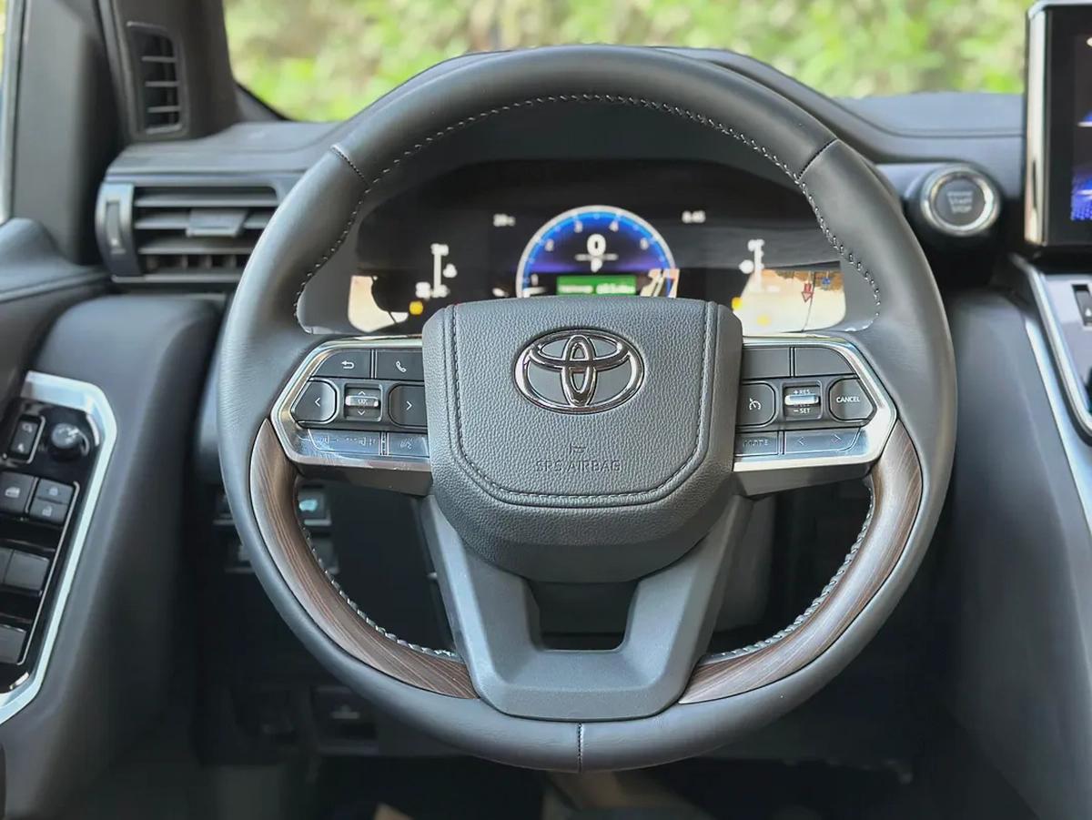 Toyota Land Cruiser GXR-8-8