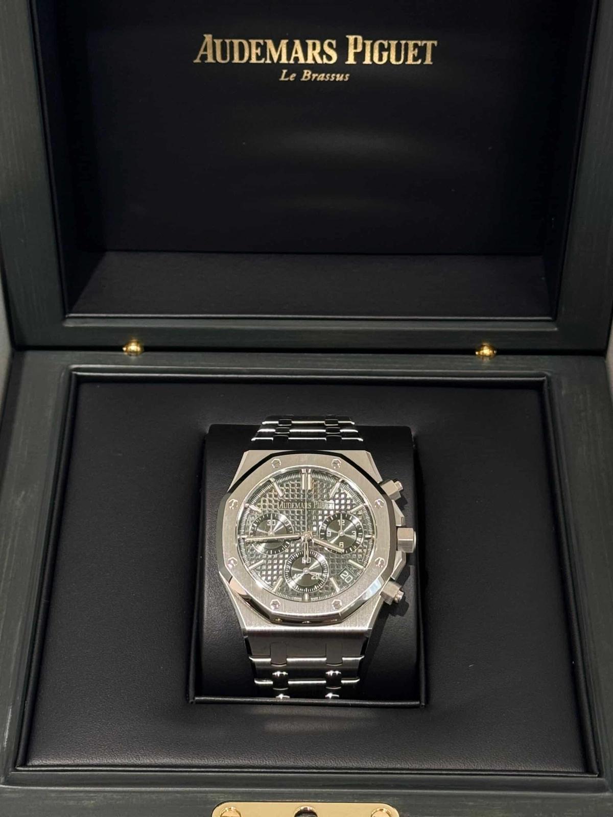 Audemars Piguet Royal Oak 41mm Selfwinding Chronograph Watch-1-portrait