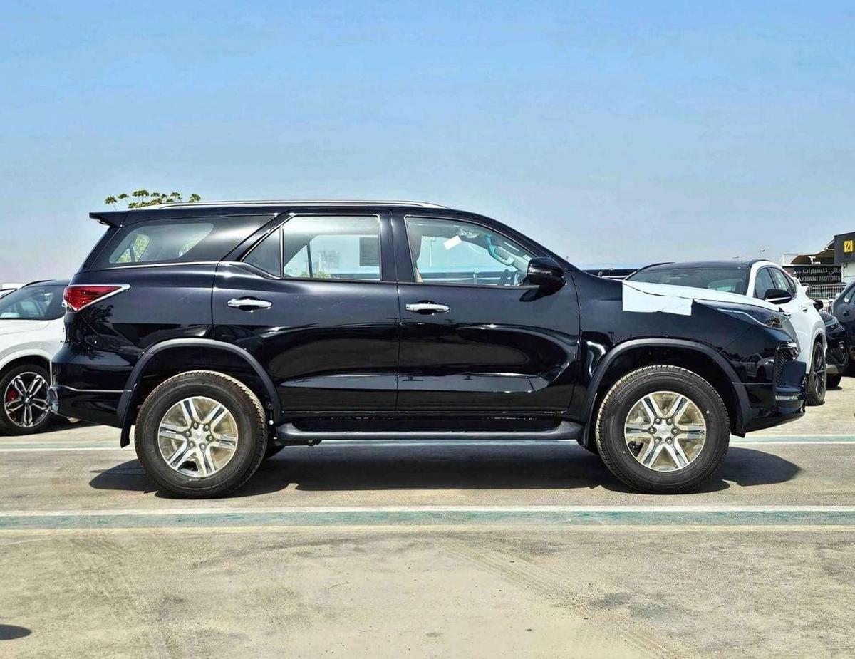Toyota Fortuner SR5/AUTO AC/ ALLOY WHEELS/ ROOF RACK/ 2.7L PETROL V4 4WD/ (CODE # FPGO)-2-2