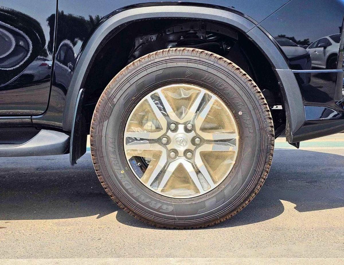 Toyota Fortuner SR5/AUTO AC/ ALLOY WHEELS/ ROOF RACK/ 2.7L PETROL V4 4WD/ (CODE # FPGO)-6-6