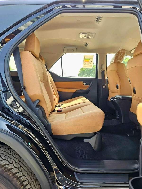 Toyota Fortuner SR5/AUTO AC/ ALLOY WHEELS/ ROOF RACK/ 2.7L PETROL V4 4WD/ (CODE # FPGO)