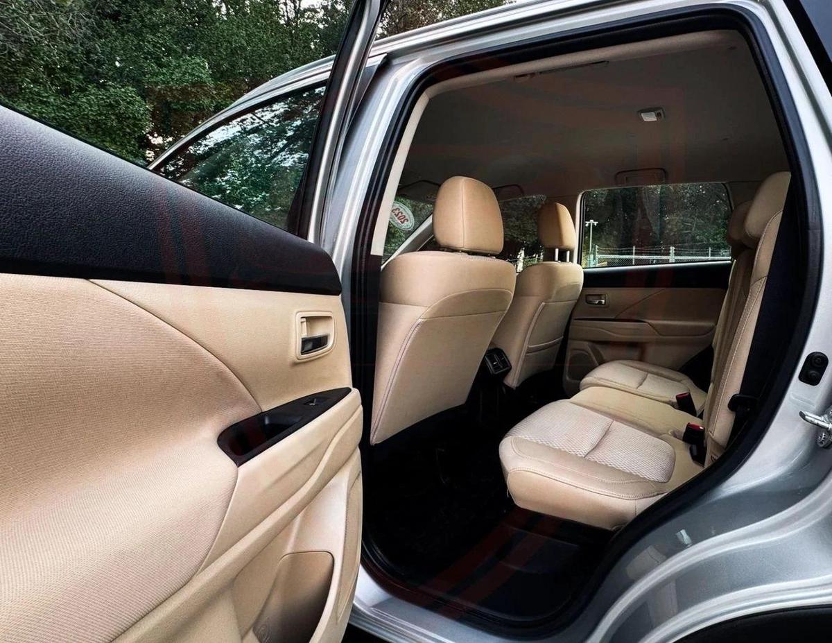 Used Mitsubishi Outlander 2023-4-4