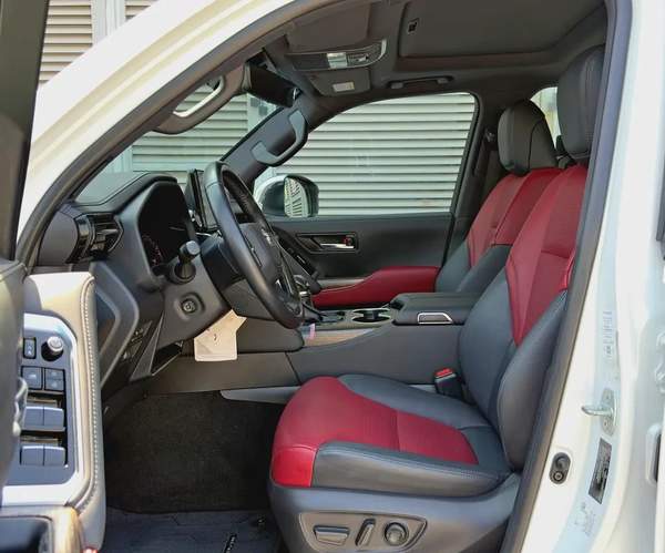 2022 Toyota Land Cruiser VXR 3.5 Twin Turbo, GCC Specifications