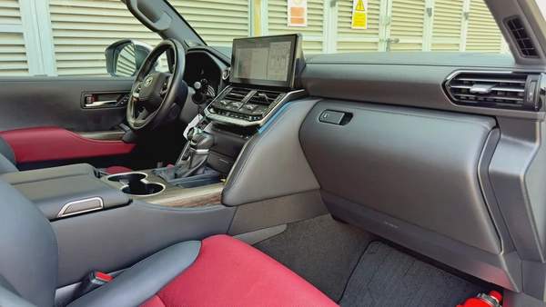 2022 Toyota Land Cruiser VXR 3.5 Twin Turbo, GCC Specifications