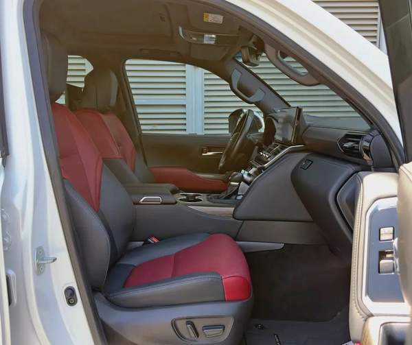 2022 Toyota Land Cruiser VXR 3.5 Twin Turbo, GCC Specifications