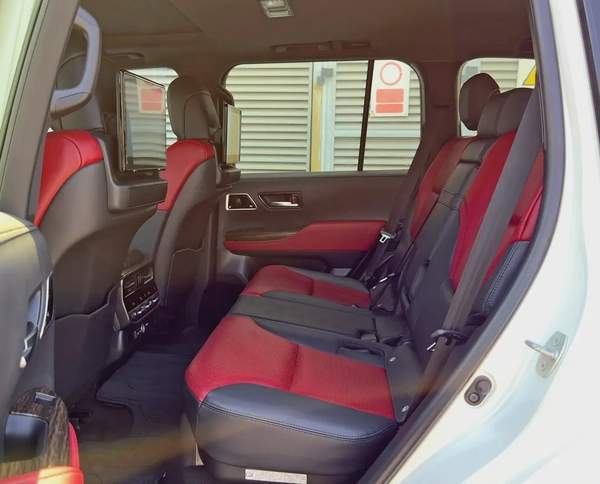 2022 Toyota Land Cruiser VXR 3.5 Twin Turbo, GCC Specifications