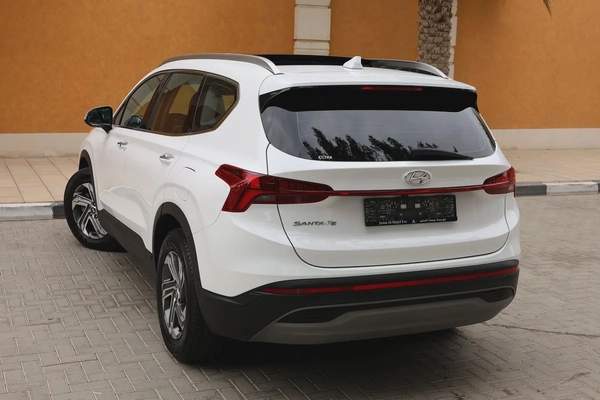 SANTA FE 2.5L ( COMFORT PLUS ) - GCC SPECS - UNDER WARRANTY UNTIL OCT 2028 - ACCIDENT FREE -