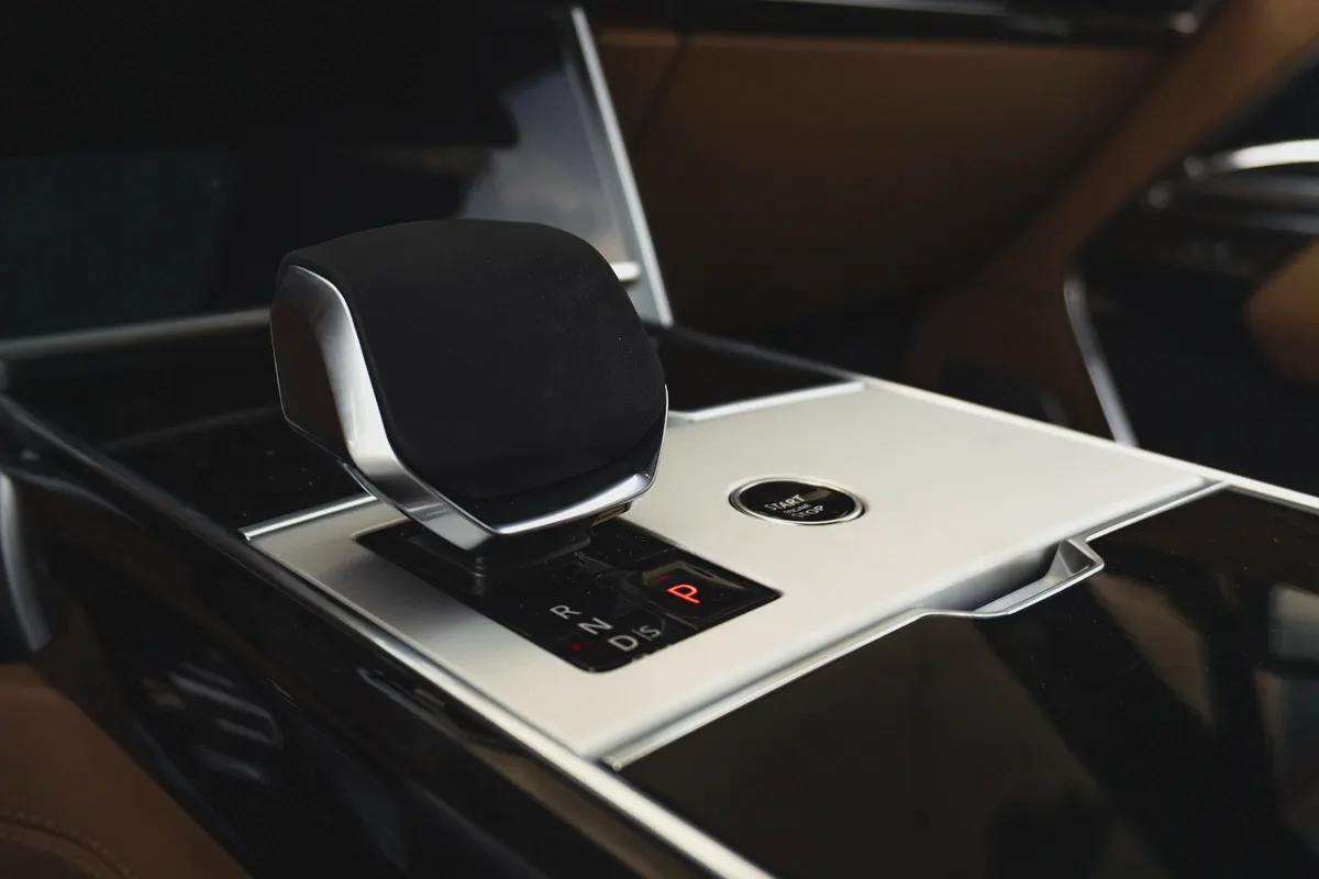 2025 Range Rover Vogue Autobiography V8 P530 | Brand New | Export Only | AED 699,000-7-7