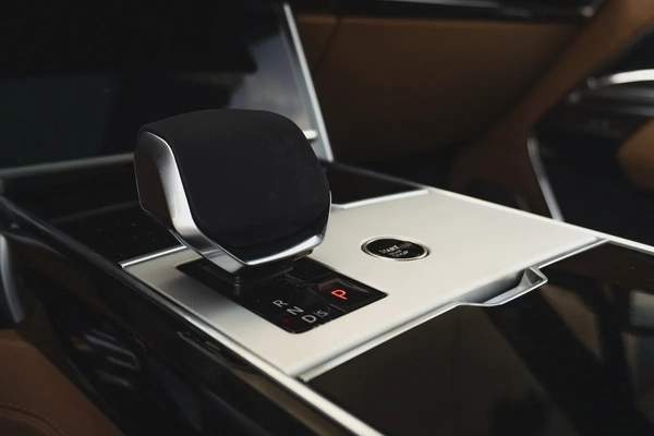 2025 Range Rover Vogue Autobiography V8 P530 | Brand New | Export Only | AED 699,000