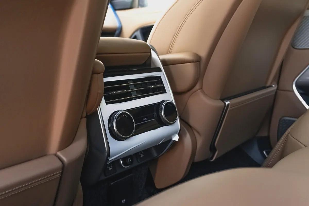 2025 Range Rover Vogue Autobiography V8 P530 | Brand New | Export Only | AED 699,000-12-12