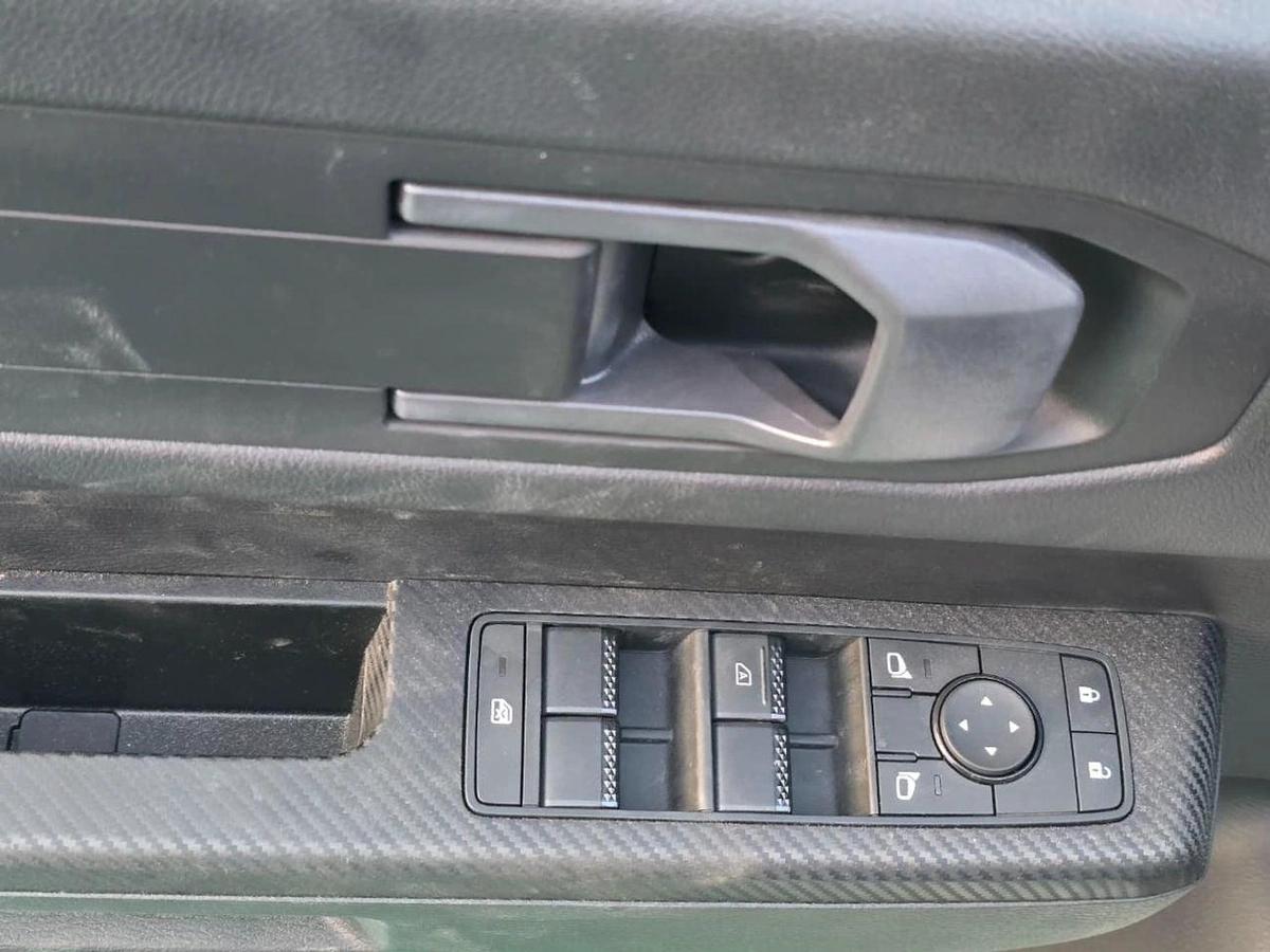 Mitsubishi L200 GL 2.4L (128 HP) Double Cab Utility-2-2