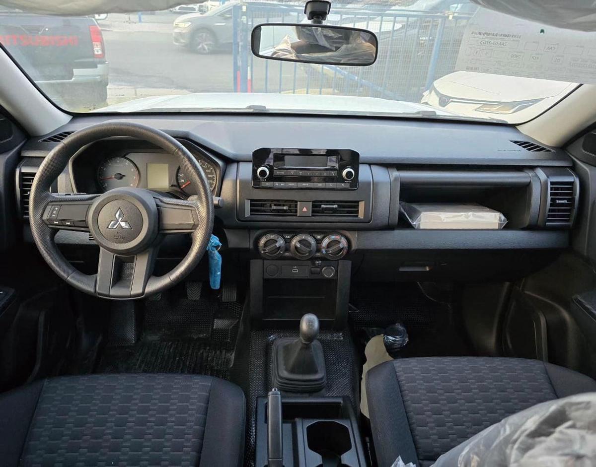 Mitsubishi L200 GL 2.4L (128 HP) Double Cab Utility-3-3