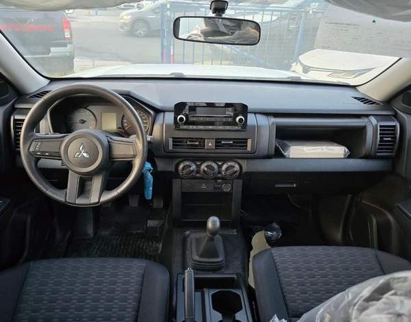 Mitsubishi L200 GL 2.4L (128 HP) Double Cab Utility