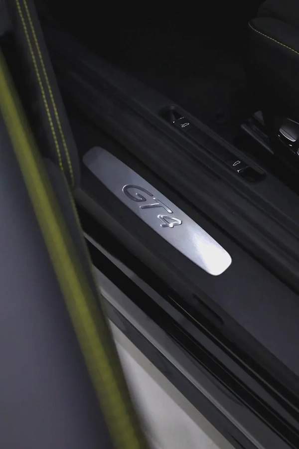 PORSCHE GT4 CARBON PACKAGE + PREMIUM RIMS + FULLY LOADED + WARRANTY UNTIL JUNE 2027